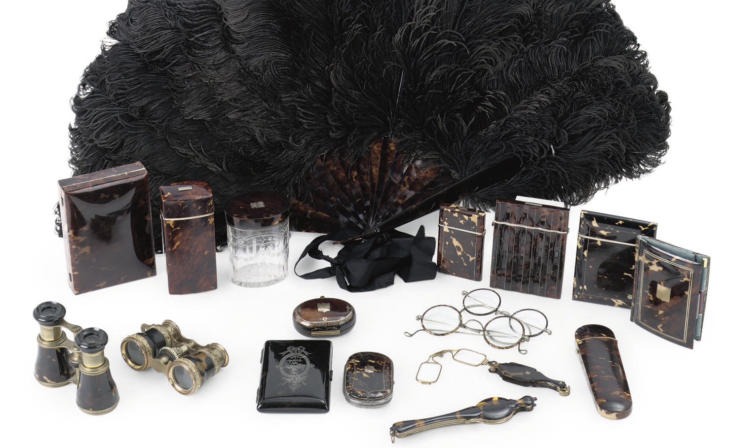 A LOT OF EIGHTTEN TORTOISESHELL OBJECTS