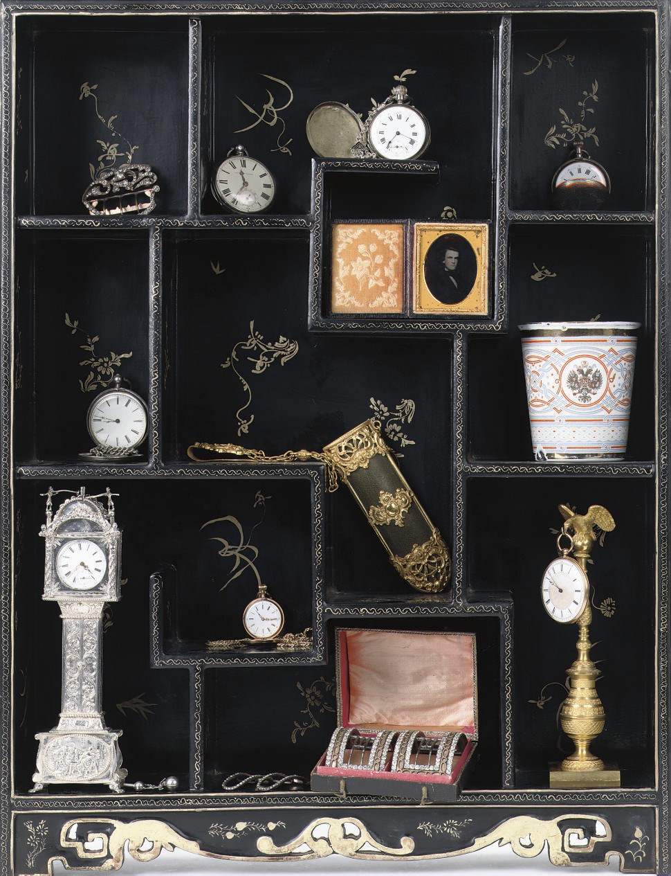 A LOT OF FIFTEEN COLLECTIBLES