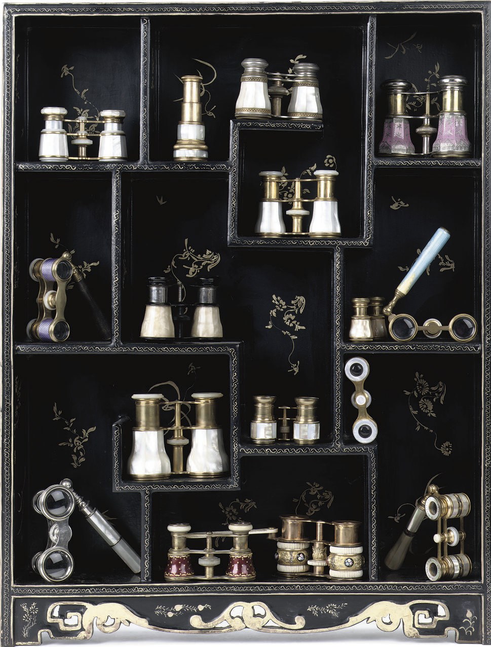 A COLLECTION OF SIXTEEN OPERA GLASSES