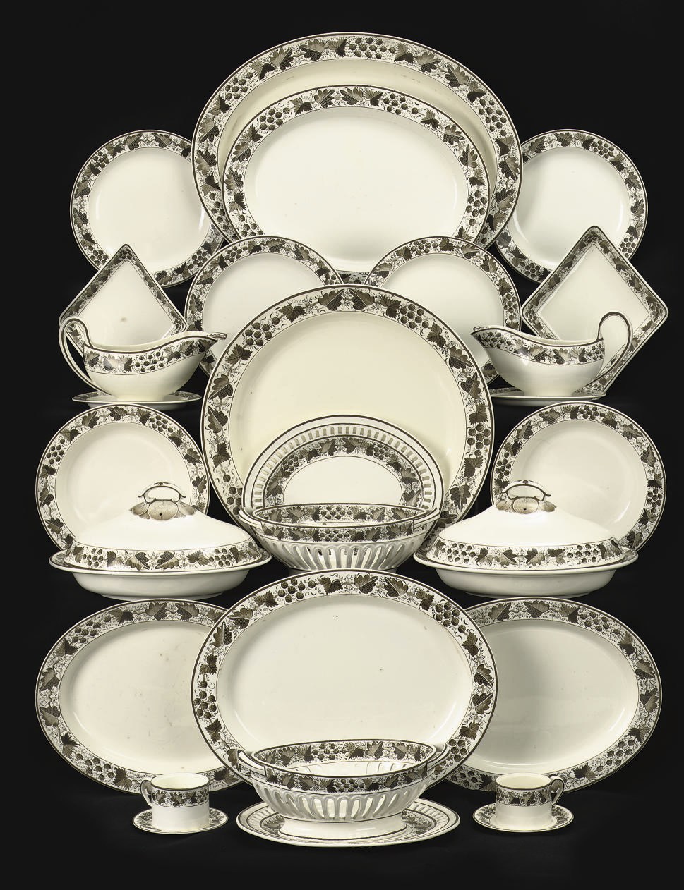 AN EXTENSIVE SPODE CREAMWARE DINNER SERVICE