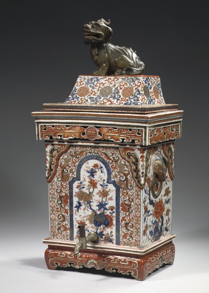 A Chinese Imari cistern and cover