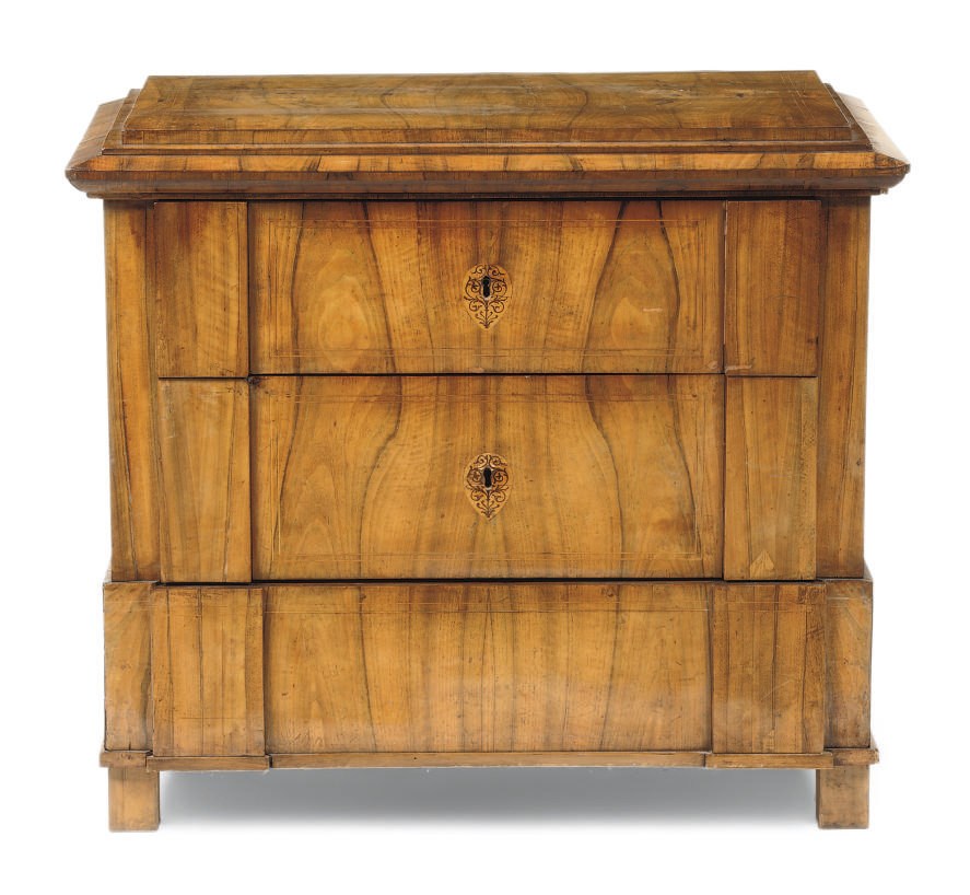 A NORTH GERMAN BIEDERMEIER WALNUT COMMODE