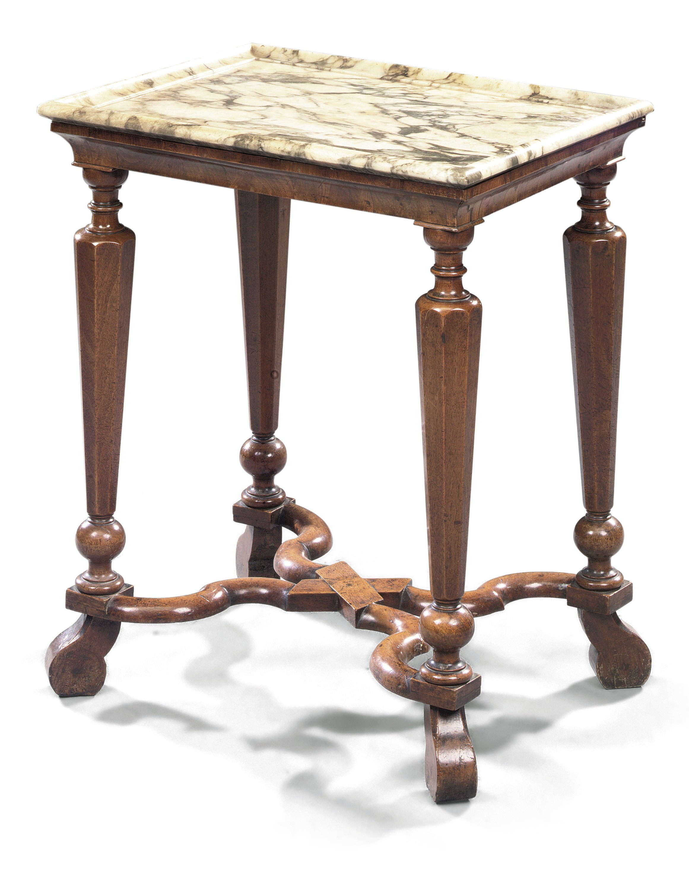 A WILLIAM AND MARY WALNUT CENTRE TABLE