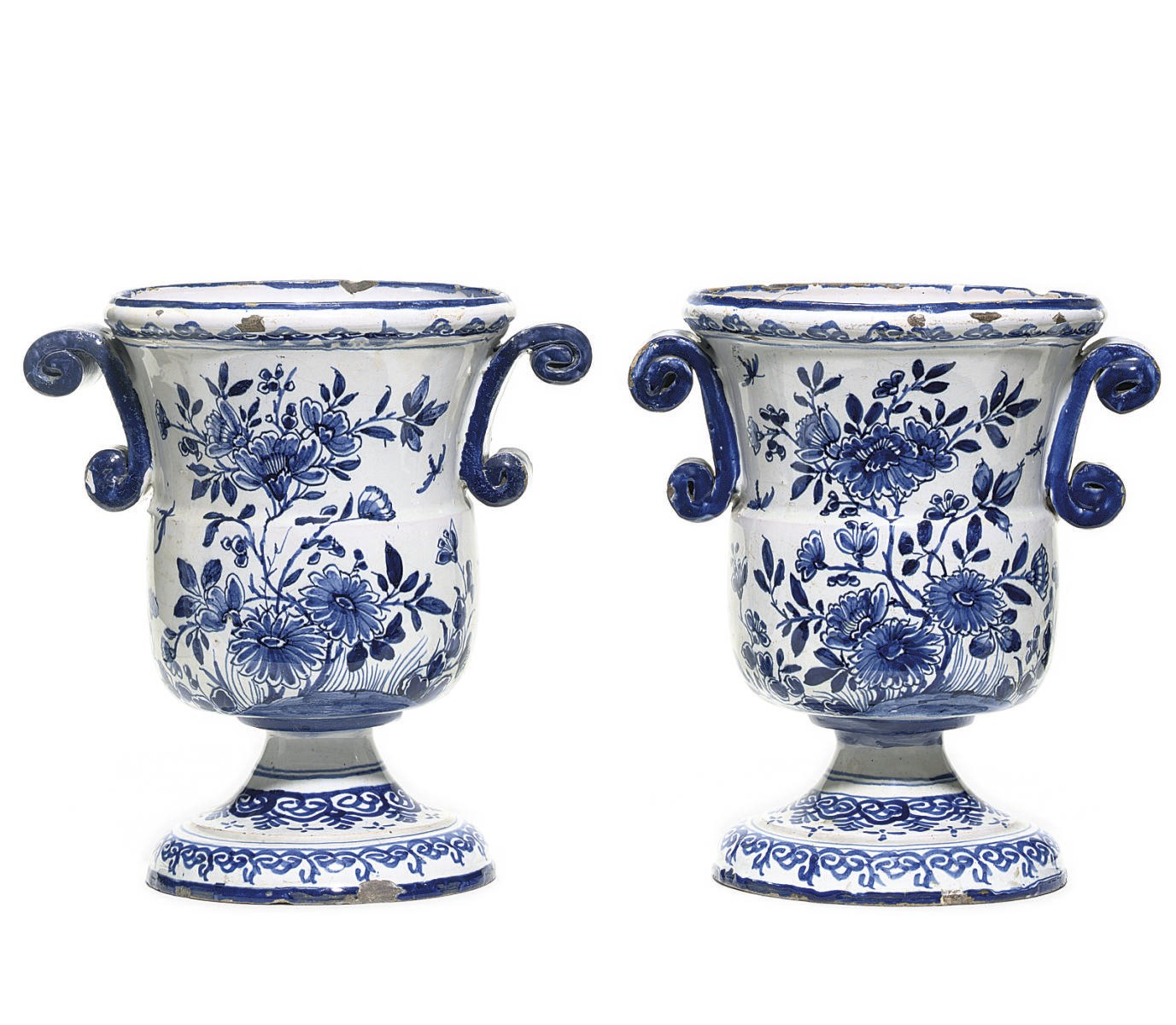 A PAIR OF ENGLISH DELFT BLUE AND WHITE CAMPANA-SHAPED VASES