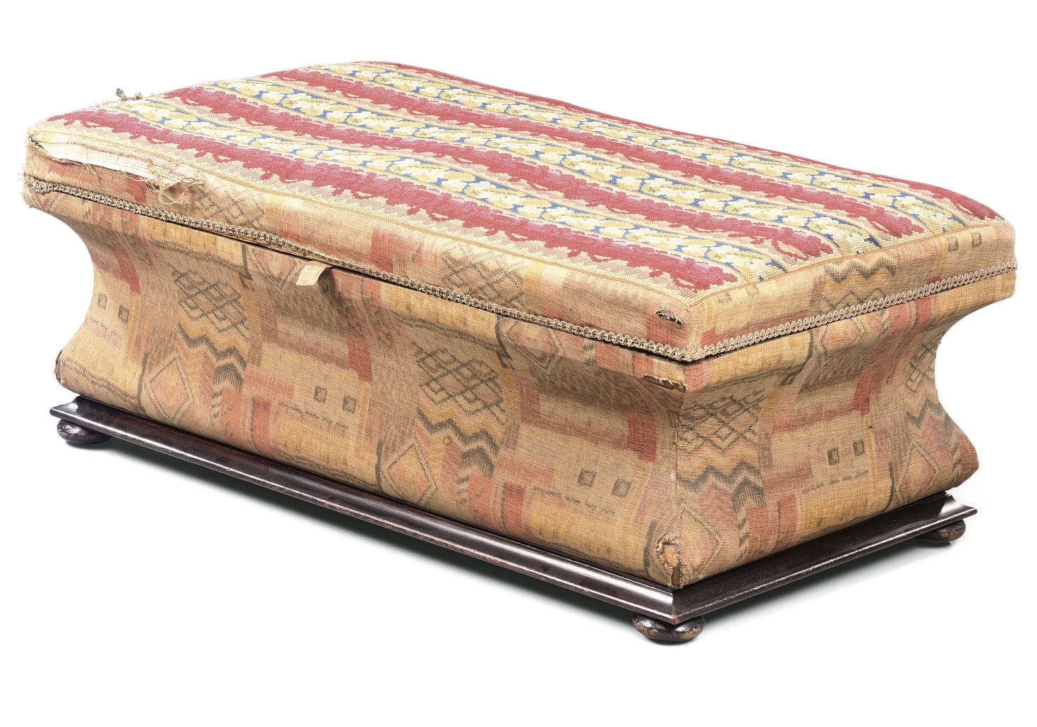 A VICTORIAN GRAINED MAHOGANY OTTOMAN