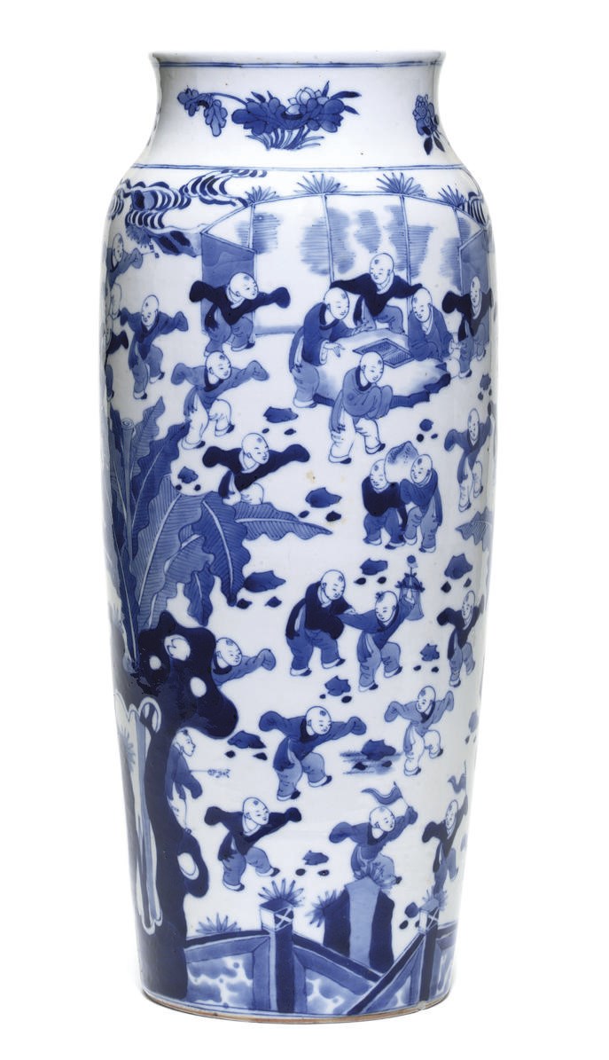 A CHINESE BLUE AND WHITE SLEEVE VASE