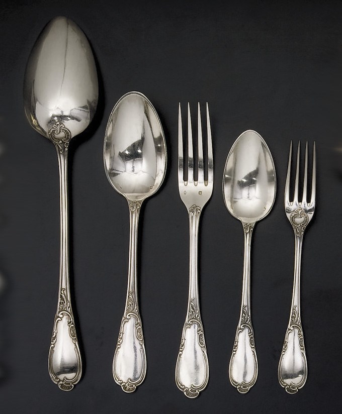 ENSEMBLE DE COUVERTS EN ARGENT