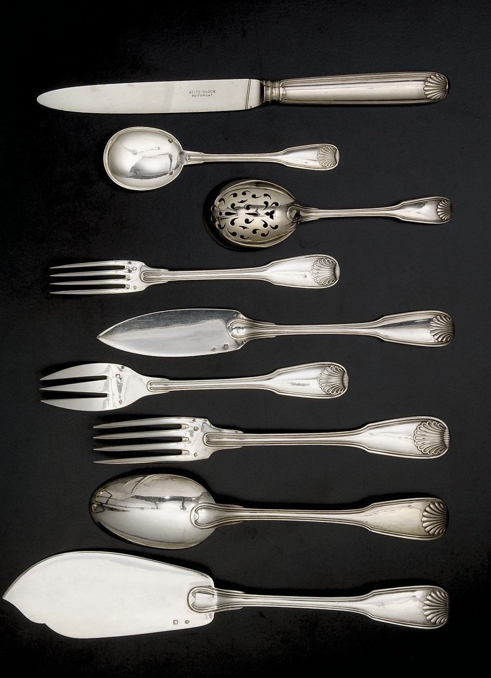 SERVICE DE TABLE EN ARGENT