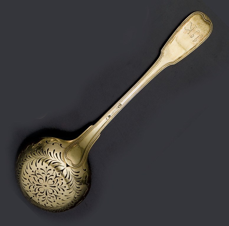 CUILLERE A SAUPOUDRER EN VERMEIL