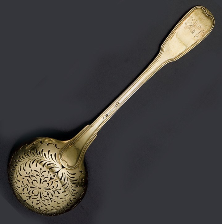CUILLERE A SAUPOUDRER EN VERMEIL