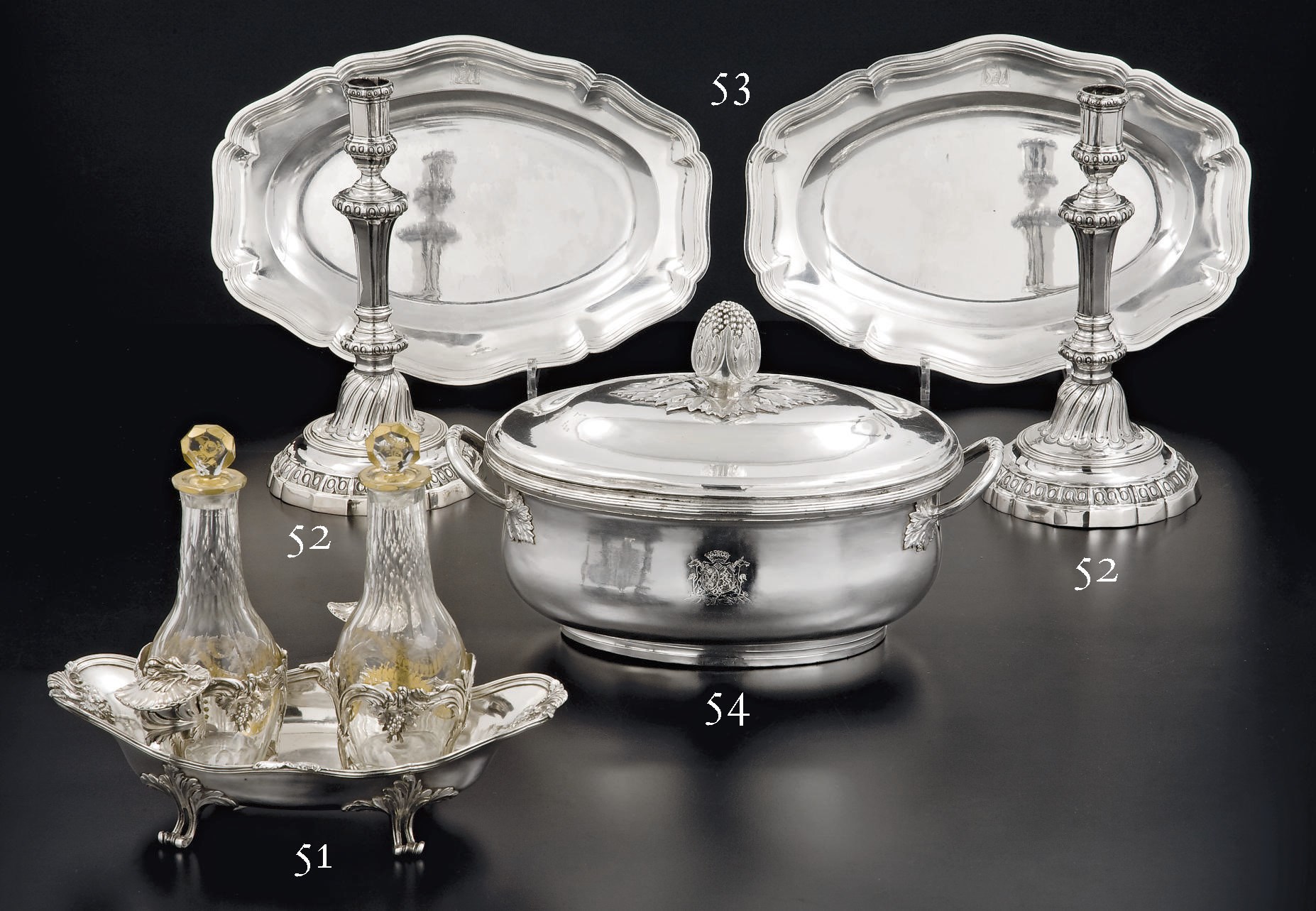 HUILIER EN ARGENT ET FLACONS EN VERRE