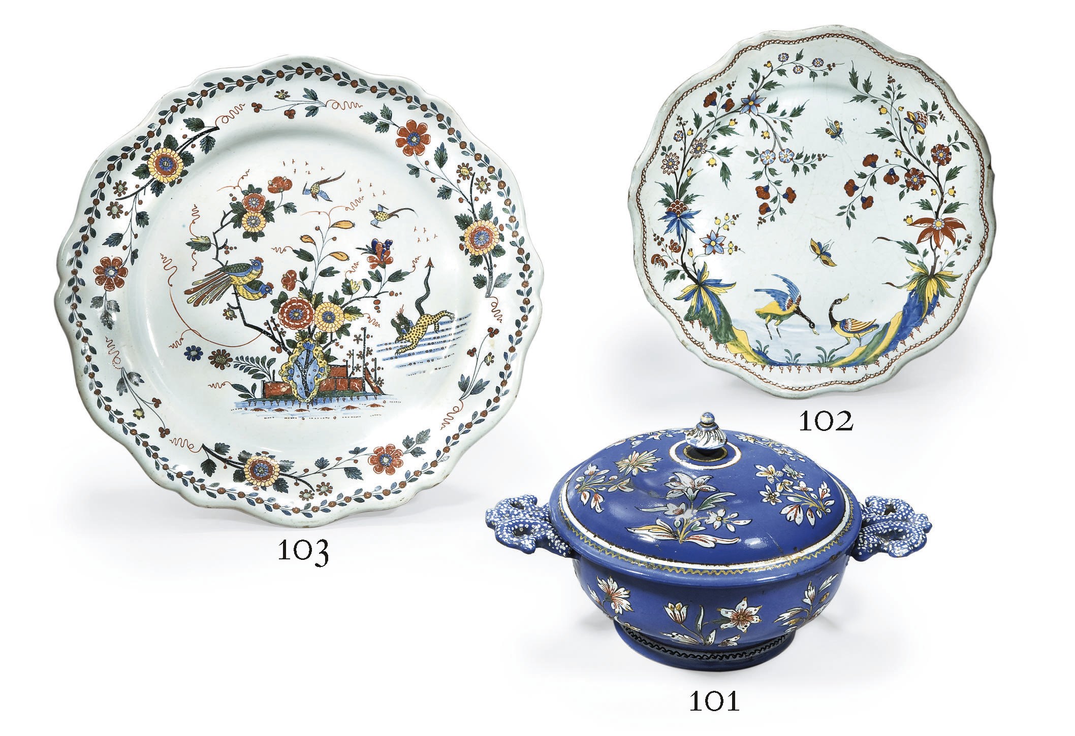 ASSIETTE EN FAIENCE DE ROUEN (FABRIQUE GUILLAUME HEUGUES) DU XVIIIEME SIECLE
