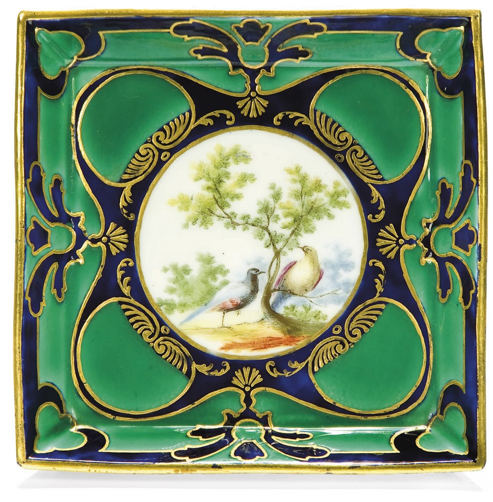 "PLATEAU CARRE" (3EME GRANDEUR) EN PORCELAINE TENDRE DE SEVRES DU XVIIIEME SIECLE