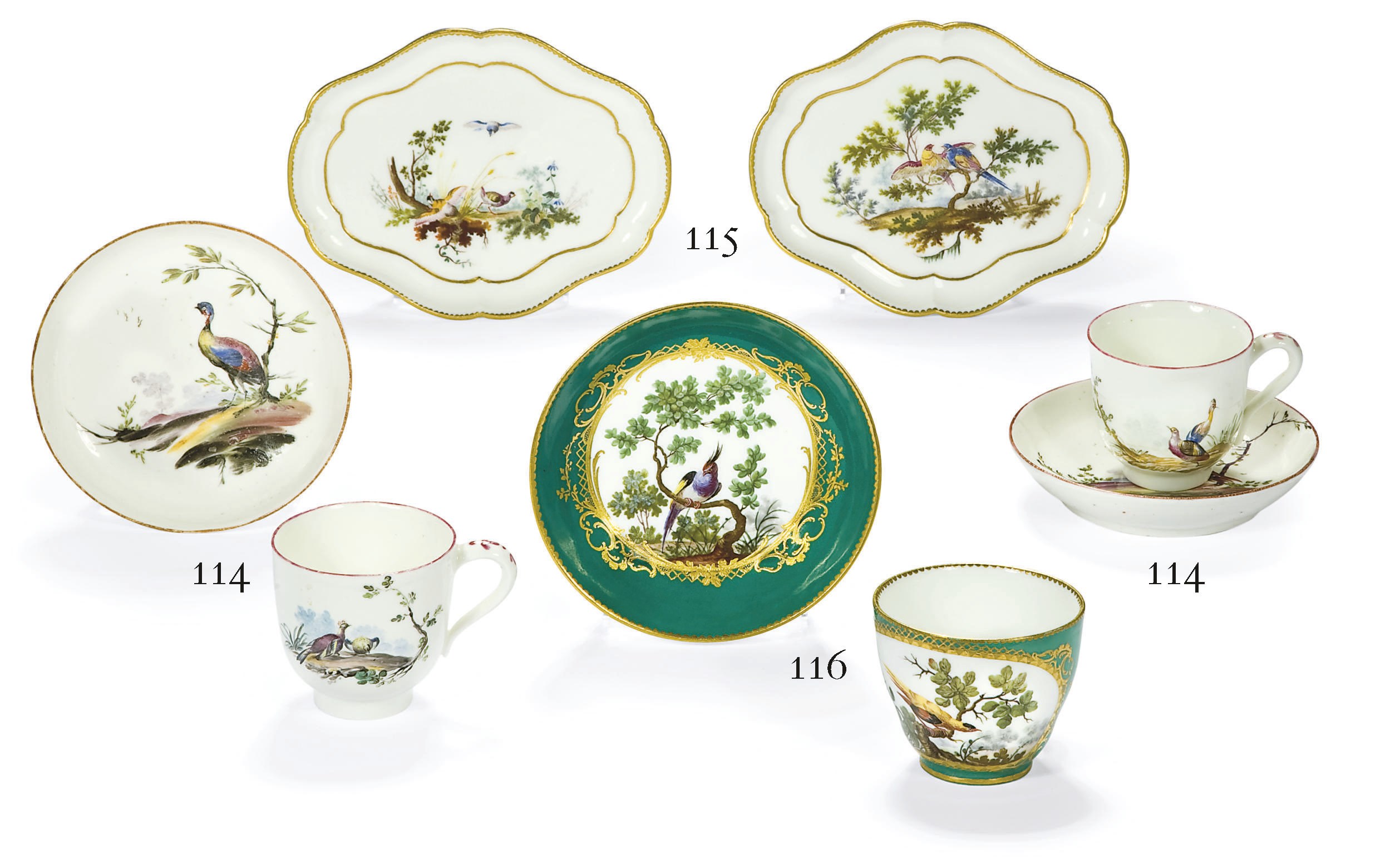 DEUX TASSES ET DEUX SOUS-TASSES EN PORCELAINE TENDRE DE MENNECY DU XVIIIEME SIECLE