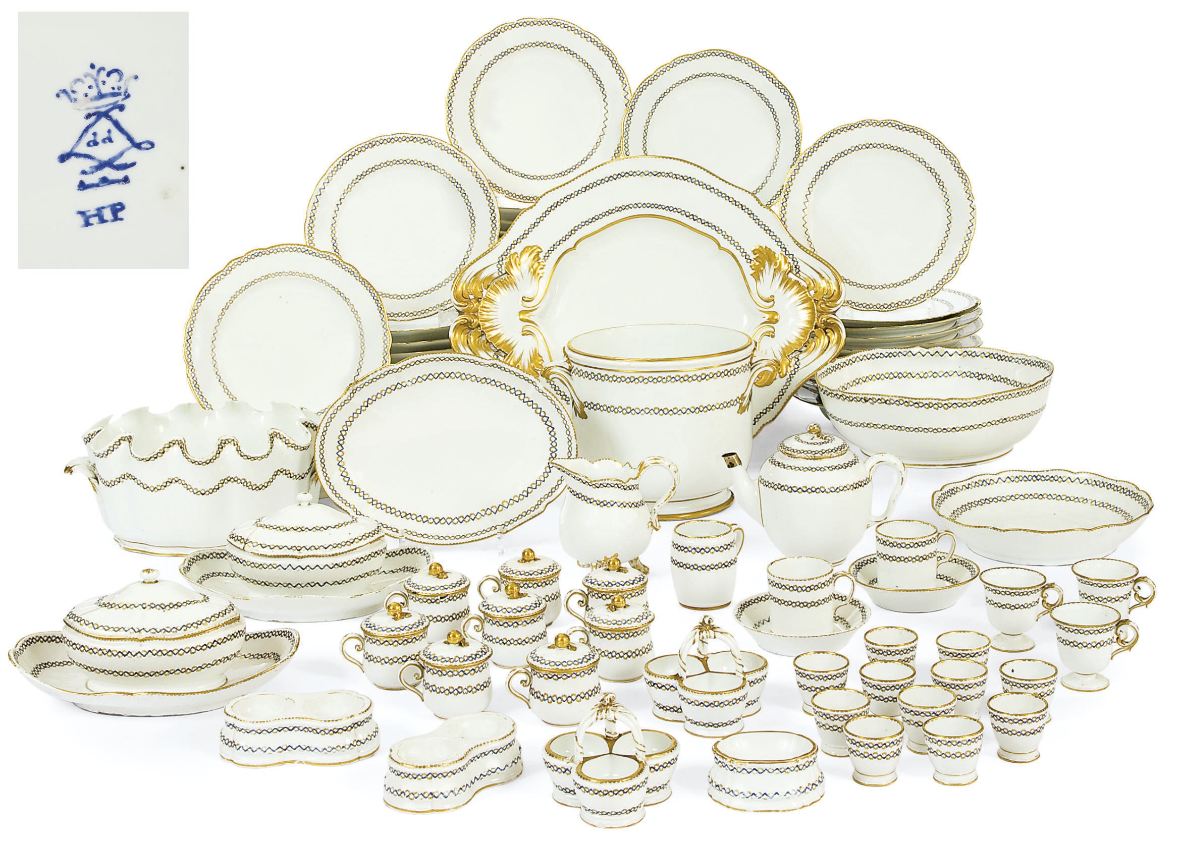 PARTIE DE SERVICE DE TABLE 'FRIZE DE VIELLARD' EN PORCELAINE DURE DE SEVRES DE LA FIN DU XVIIIEME SIECLE