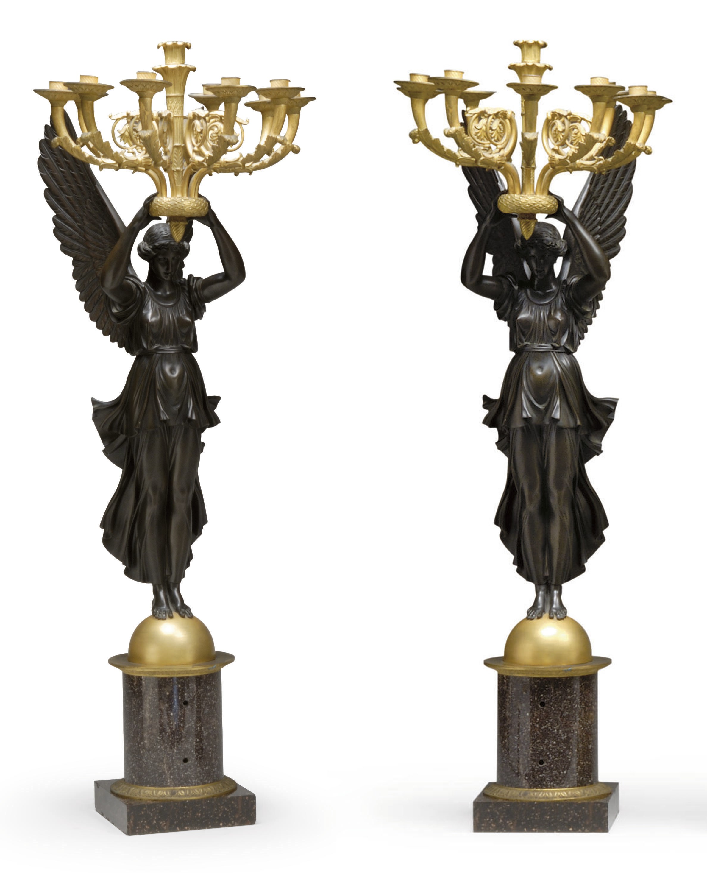 PAIRE DE GRANDS CANDELABRES EN BRONZE PATINE ET DORE D'EPOQUE EMPIRE