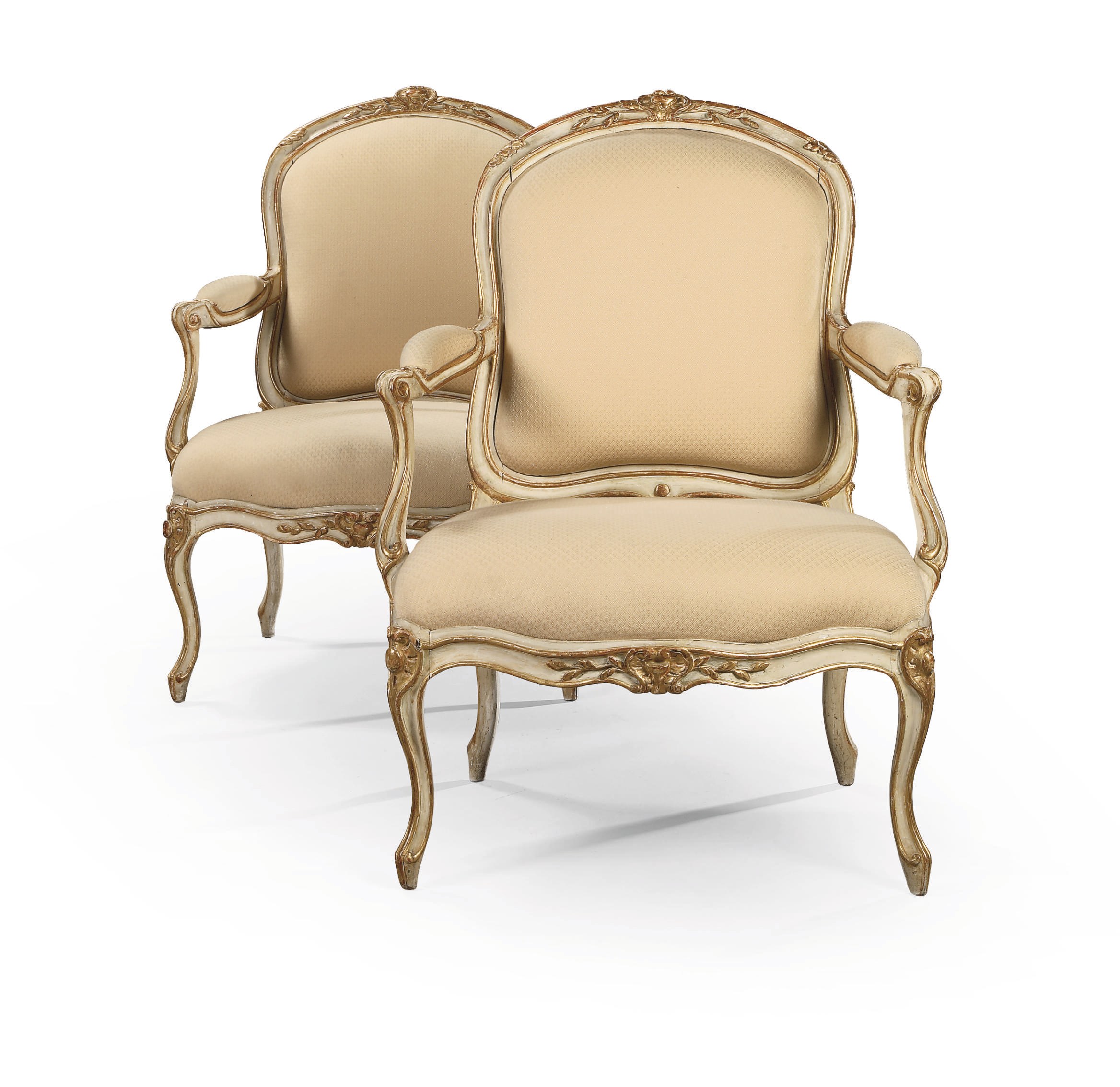 PAIRE DE FAUTEUILS A LA REINE A CHASSIS D'EPOQUE LOUIS XV