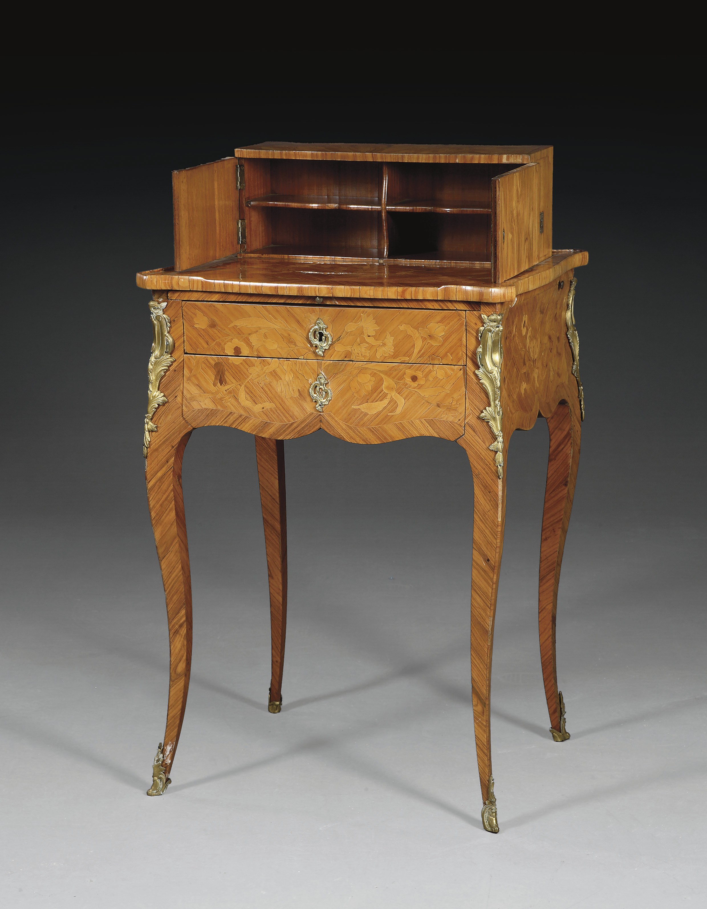 BUREAU CAPUCIN D'EPOQUE LOUIS XV
