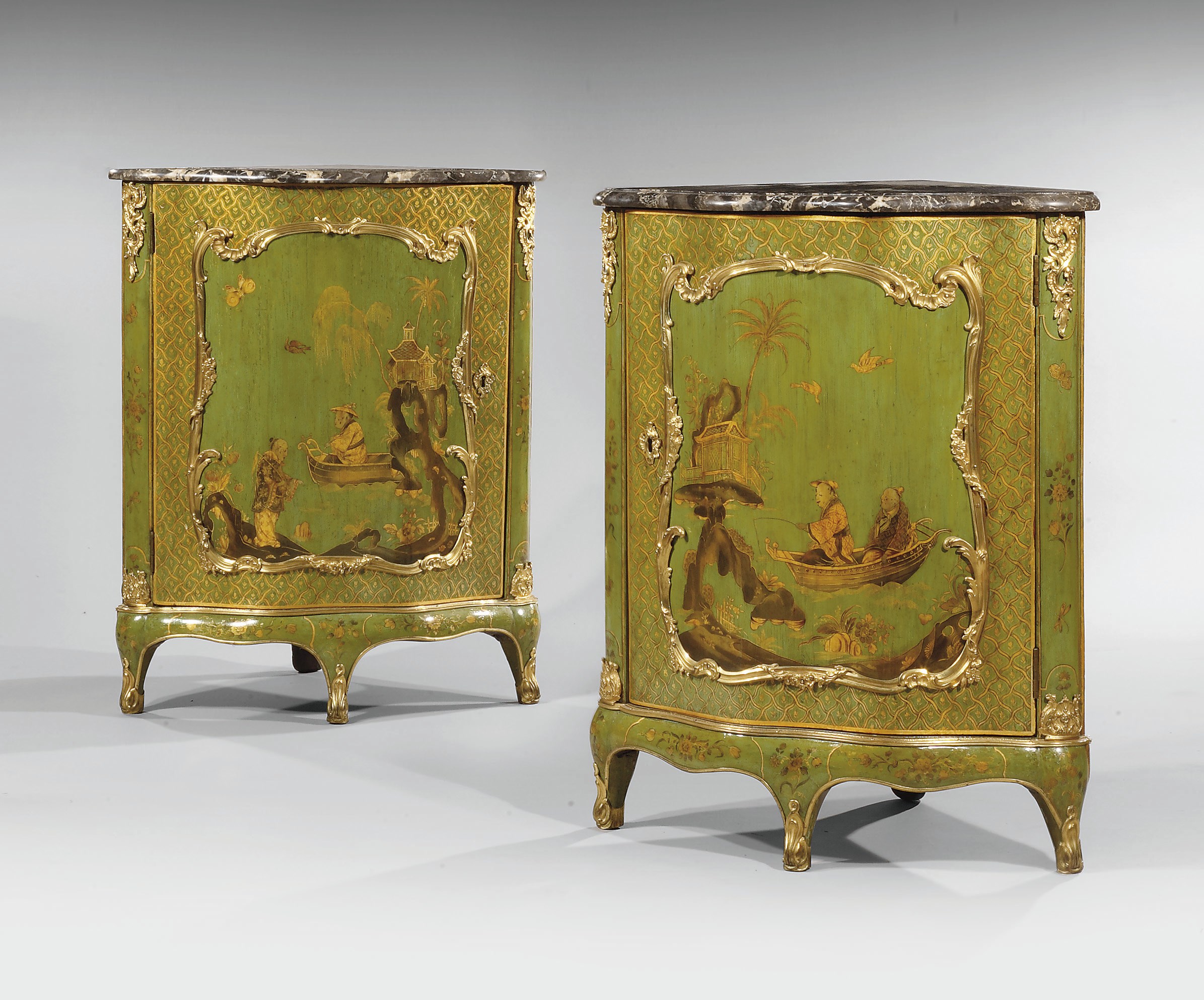 PAIRE D'ENCOIGNURES D'EPOQUE LOUIS XV