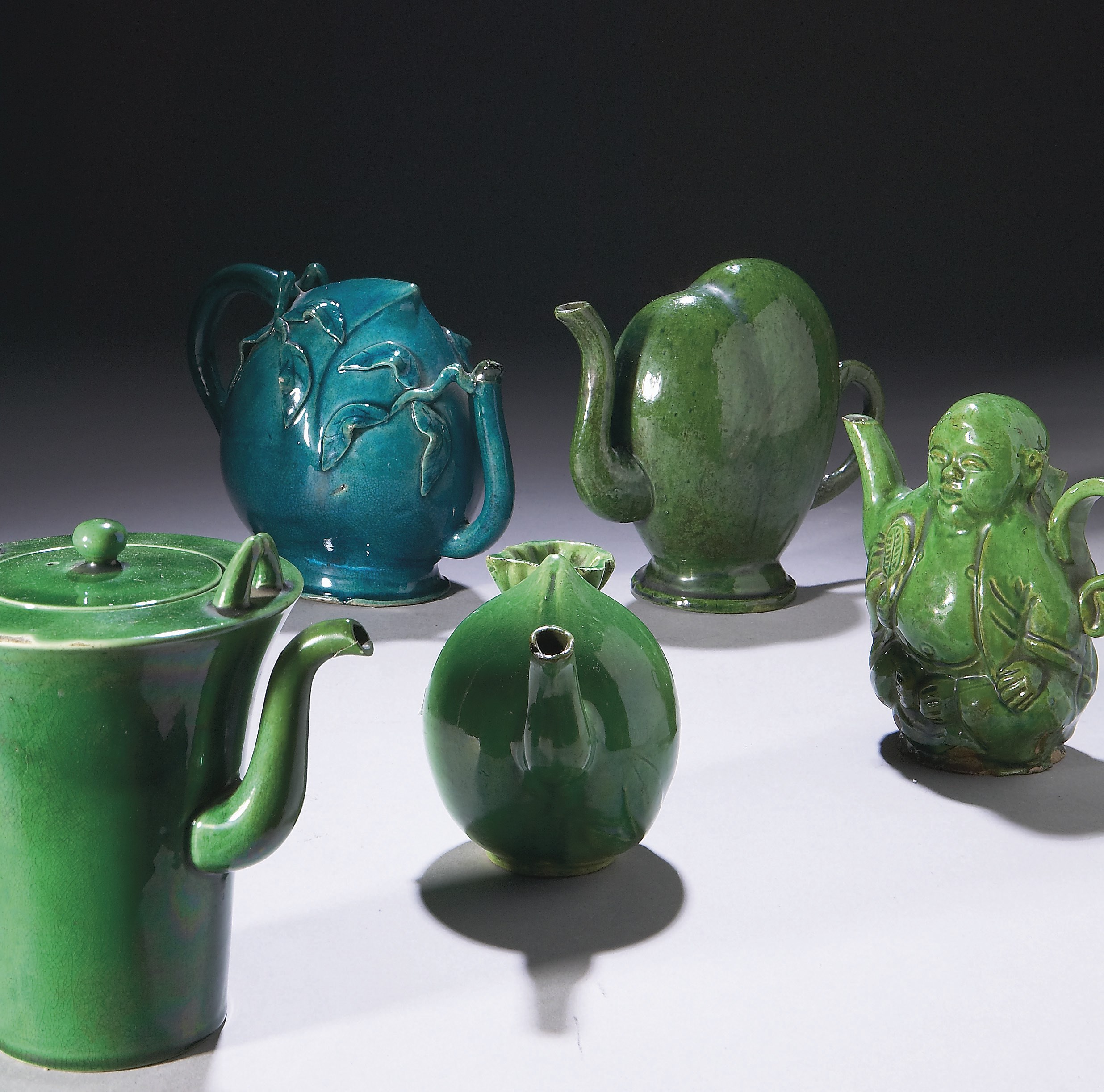 CINQ THEIERES EN GRES EMAILLE VERT OU TURQUOISE