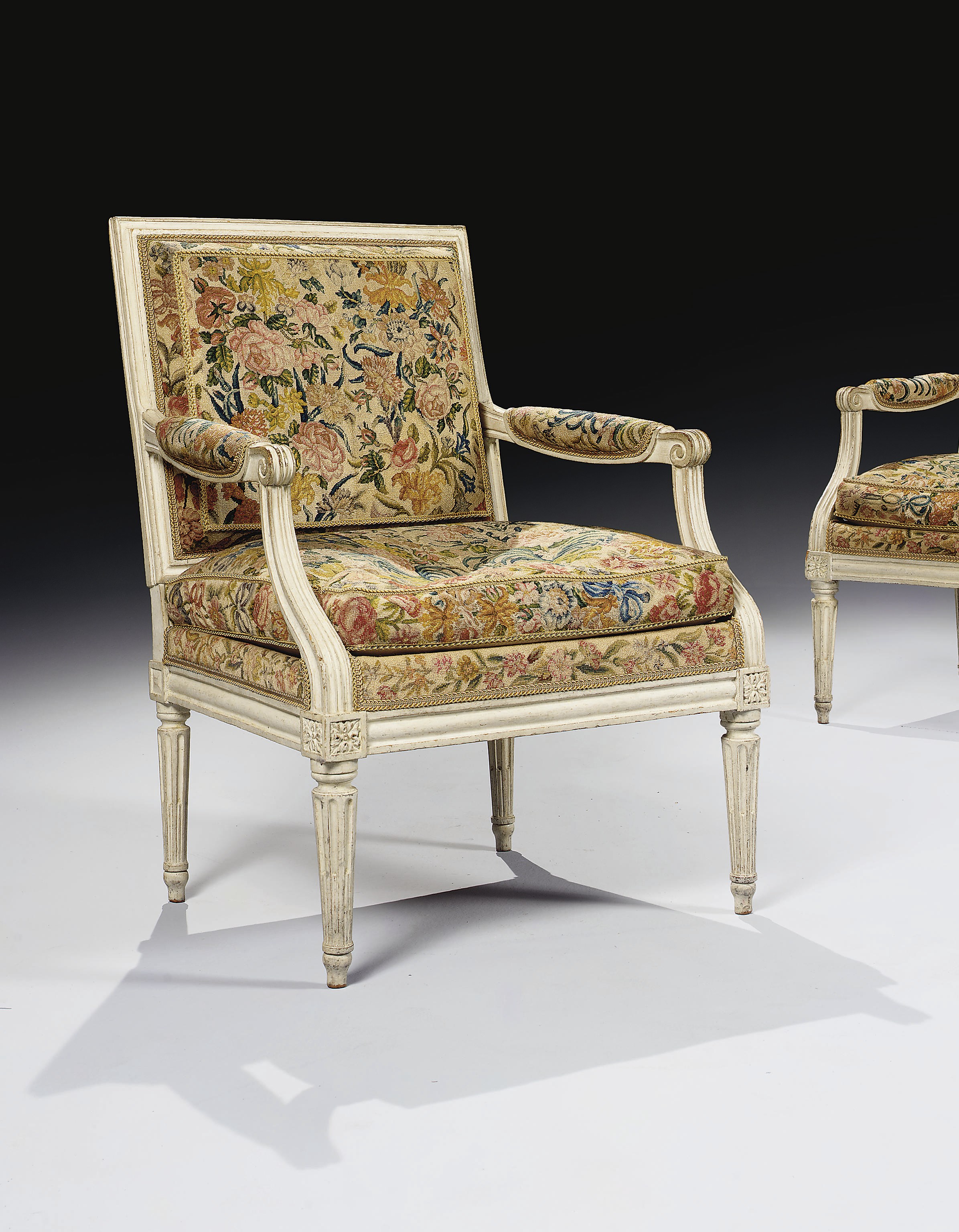 PAIRE DE FAUTEUILS D'EPOQUE LOUIS XVI