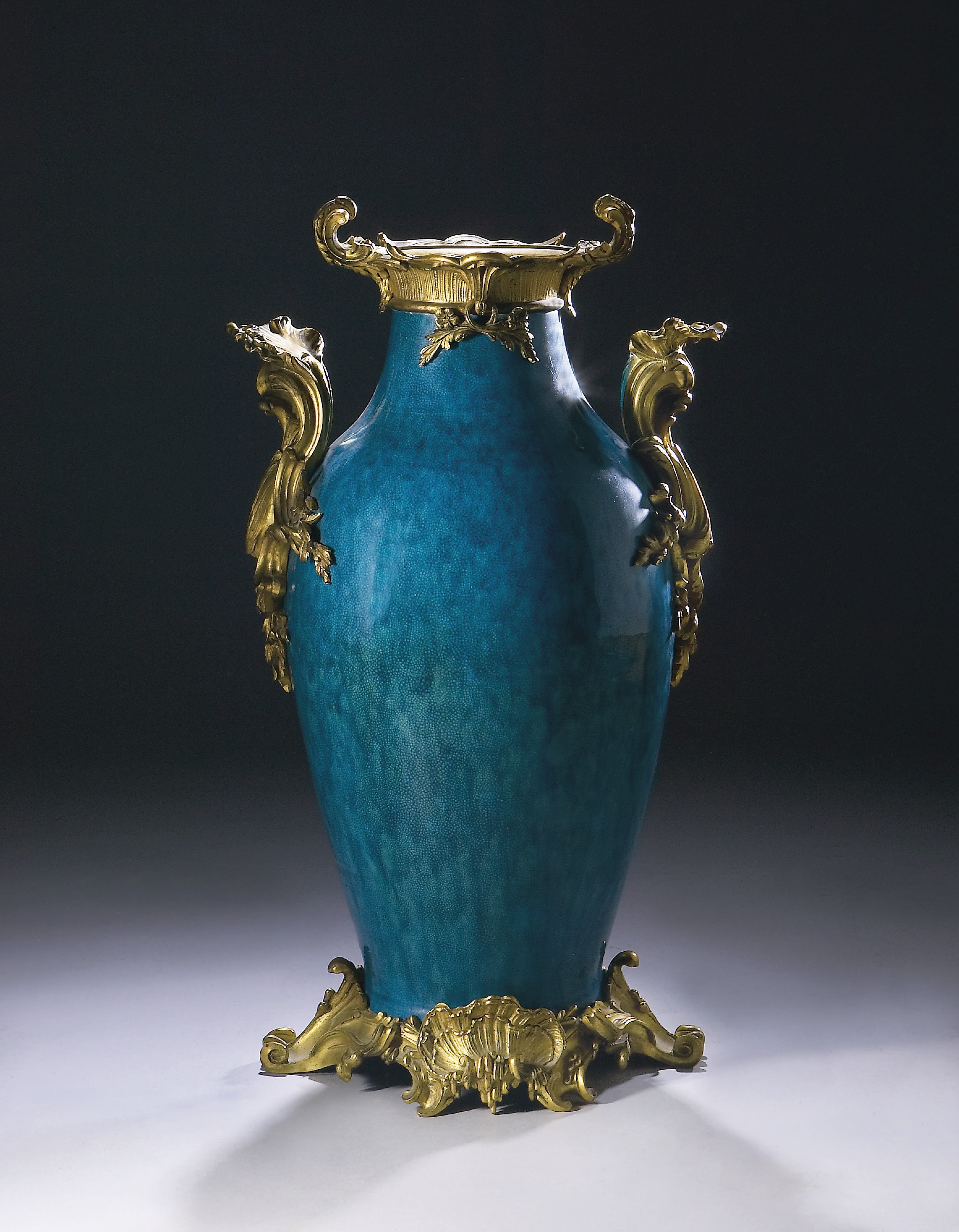 VASE DE STYLE LOUIS XV
