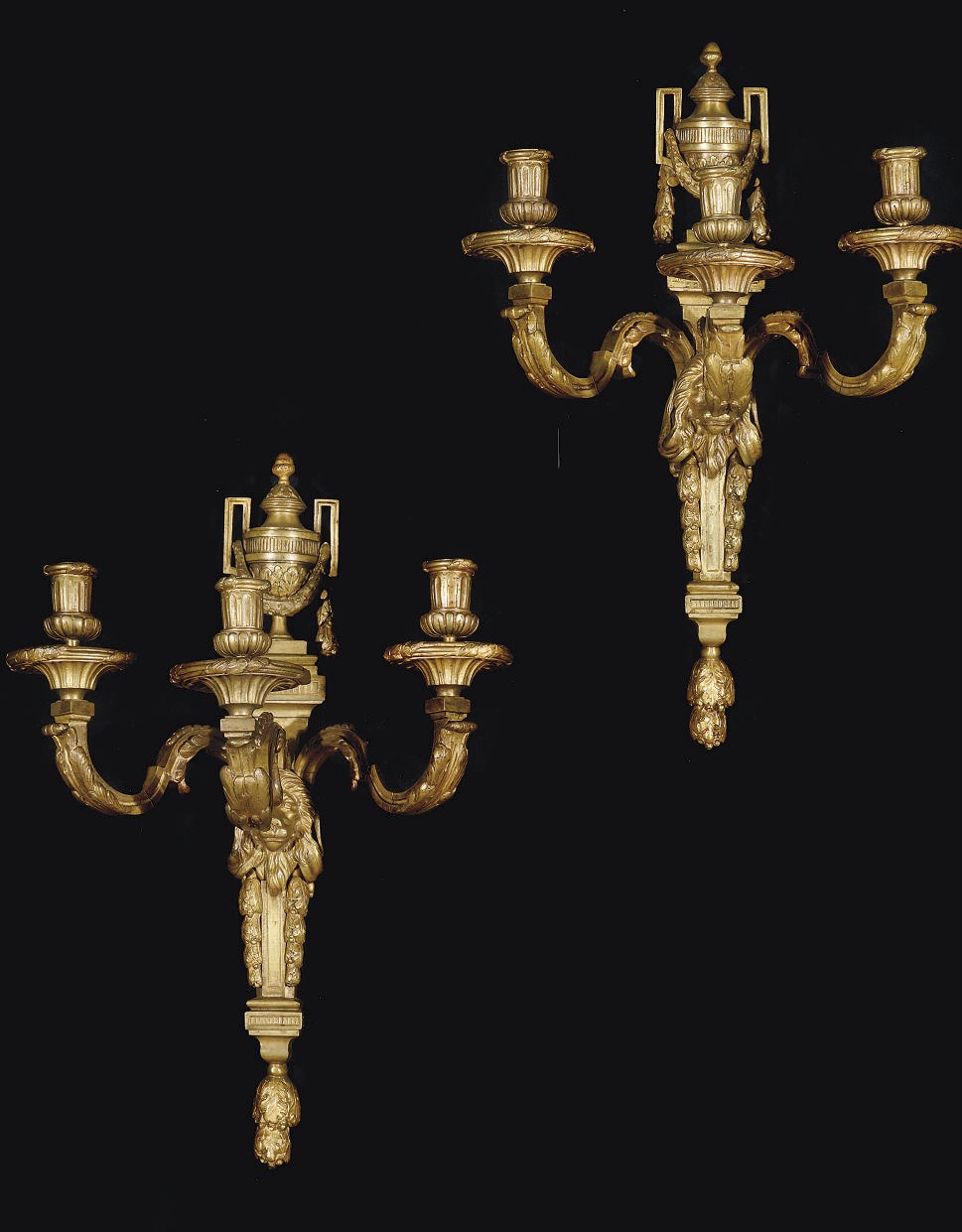 PAIRE D'APPLIQUES DE STYLE LOUIS XVI