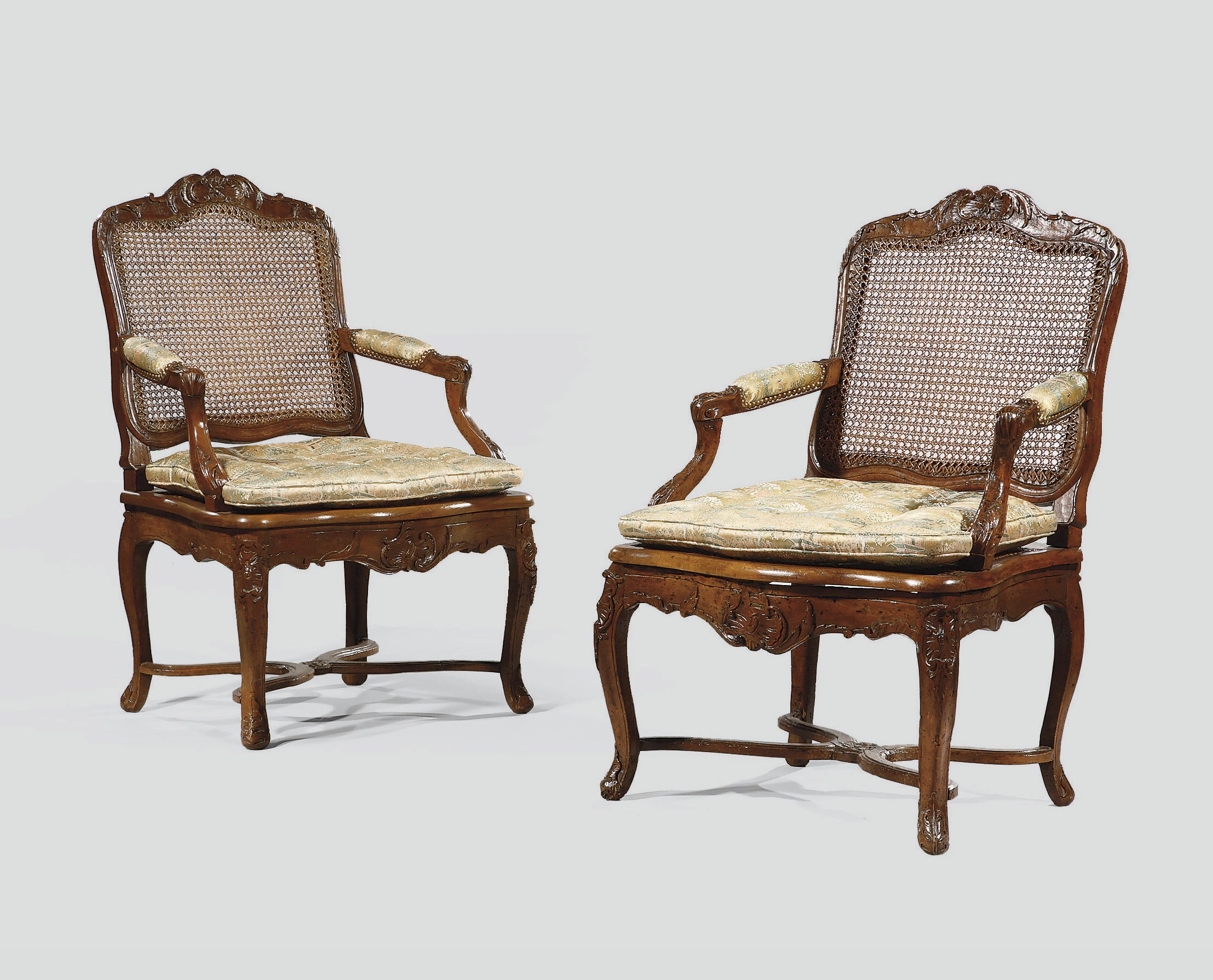 PAIRE DE FAUTEUILS CANNES D'EPOQUE LOUIS XV