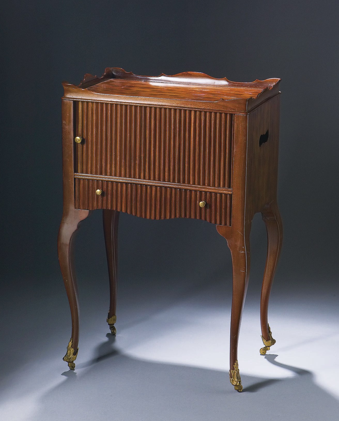 TABLE DE CHEVET D'EPOQUE LOUIS XV