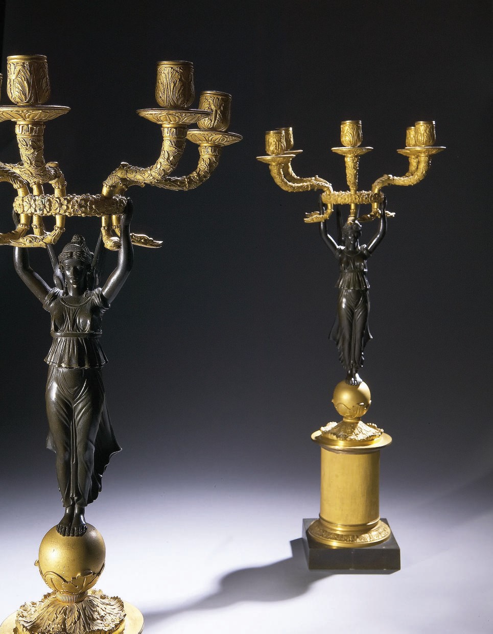 PAIRE DE CANDELABRES D'EPOQUE RESTAURATION