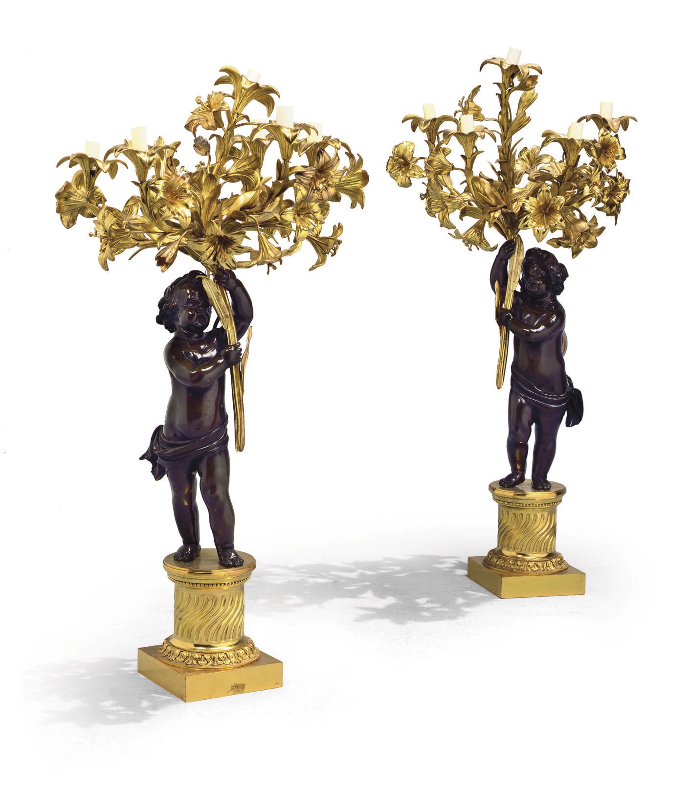 PAIRE DE CANDELABRES DE STYLE LOUIS XVI