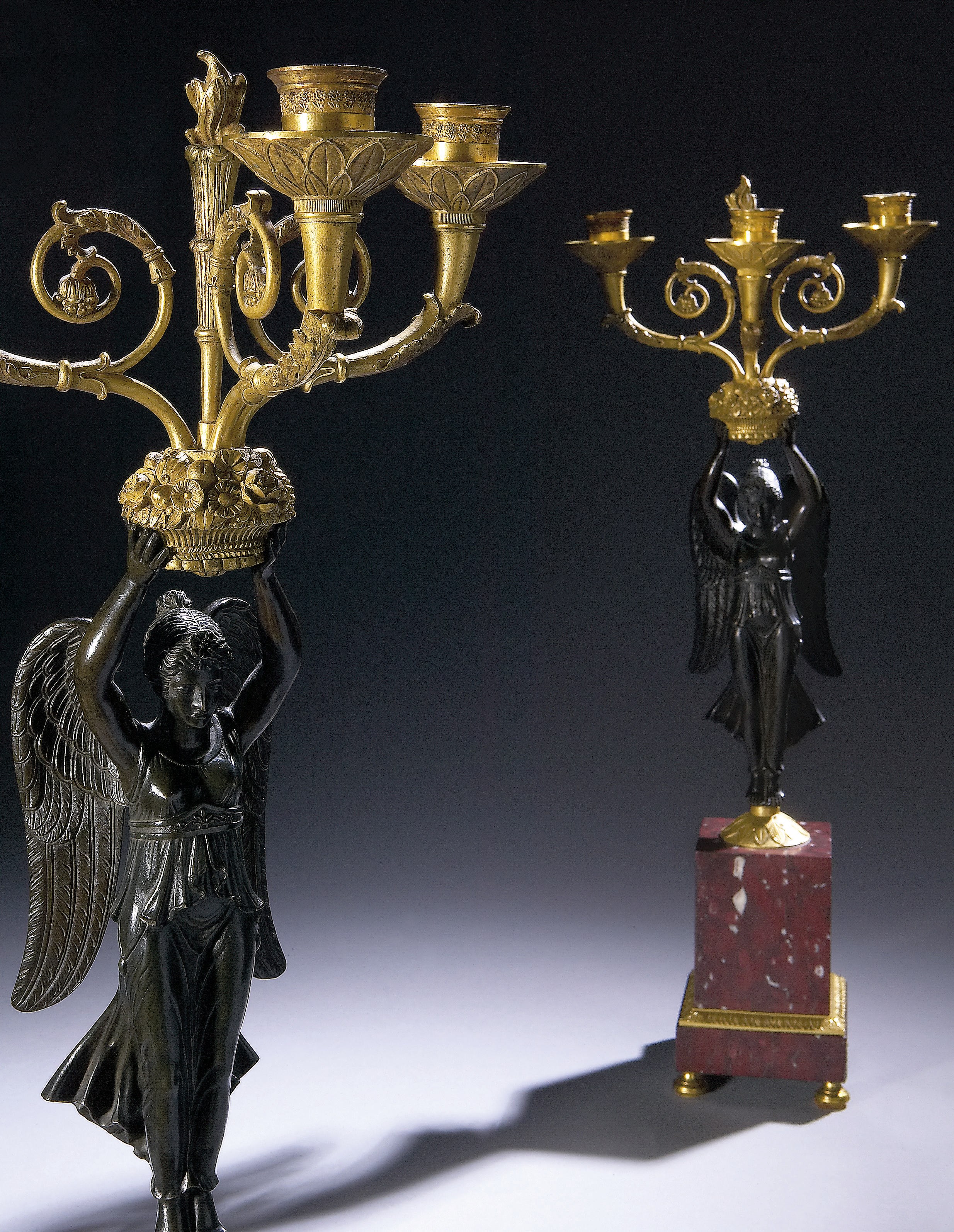 PAIRE DE CANDELABRES D'EPOQUE RESTAURATION
