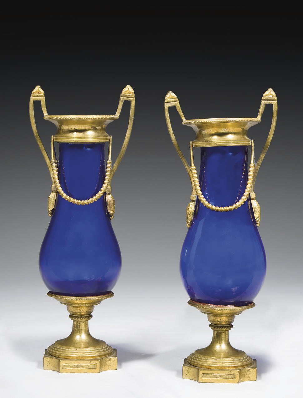 PAIRE DE VASES D'EPOQUE LOUIS XVI