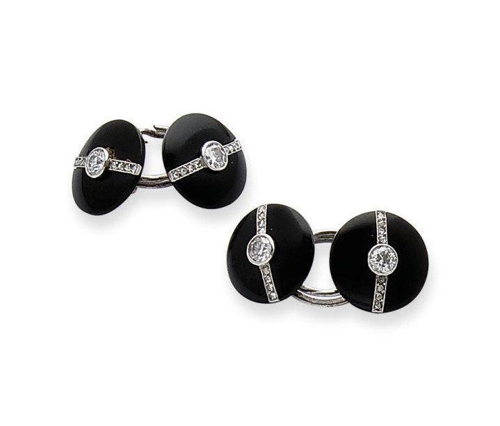 PAIRE DE BOUTONS DE MANCHETTES ONYX ET DIAMANTS