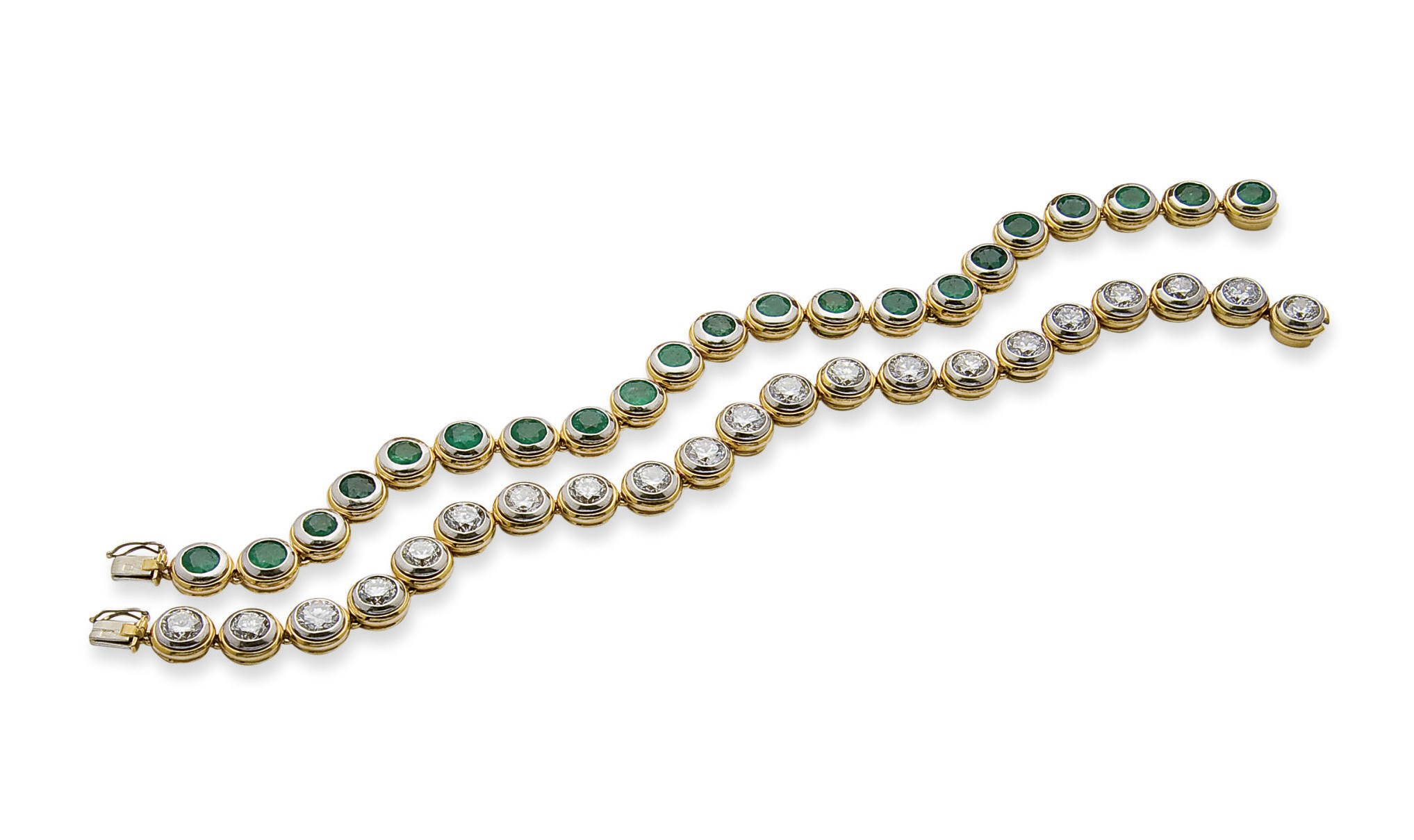 PAIRE DE BRACELETS DIAMANTS OU EMERAUDES