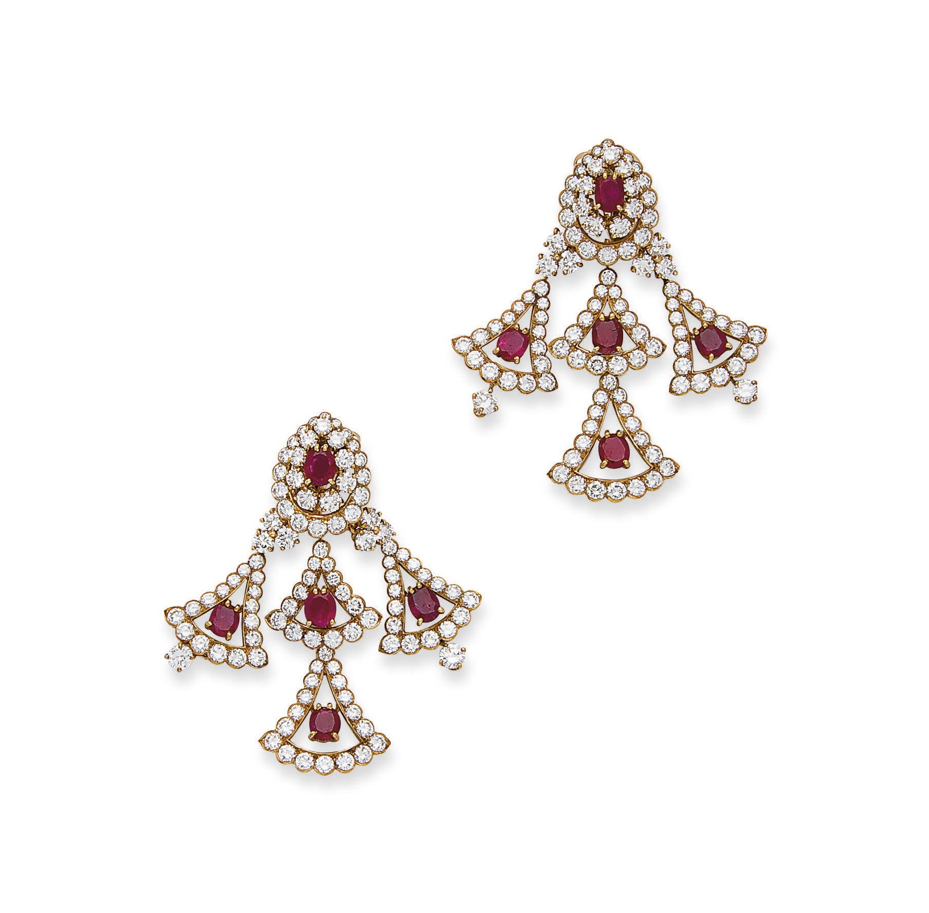 PAIRE DE CLIPS D'OREILLES RUBIS ET DIAMANTS, PAR GERARD