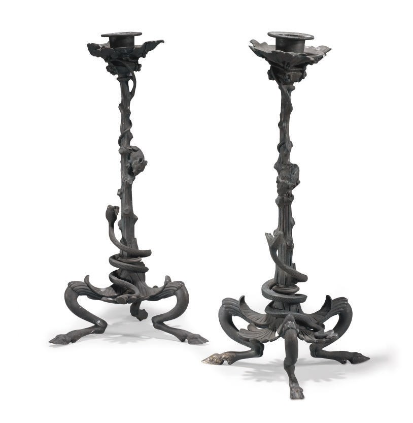 PAIRE DE FLAMBEAUX DE STYLE NEO-ANTIQUE DE LA SECONDE MOITIE DU XIXEME SIECLE