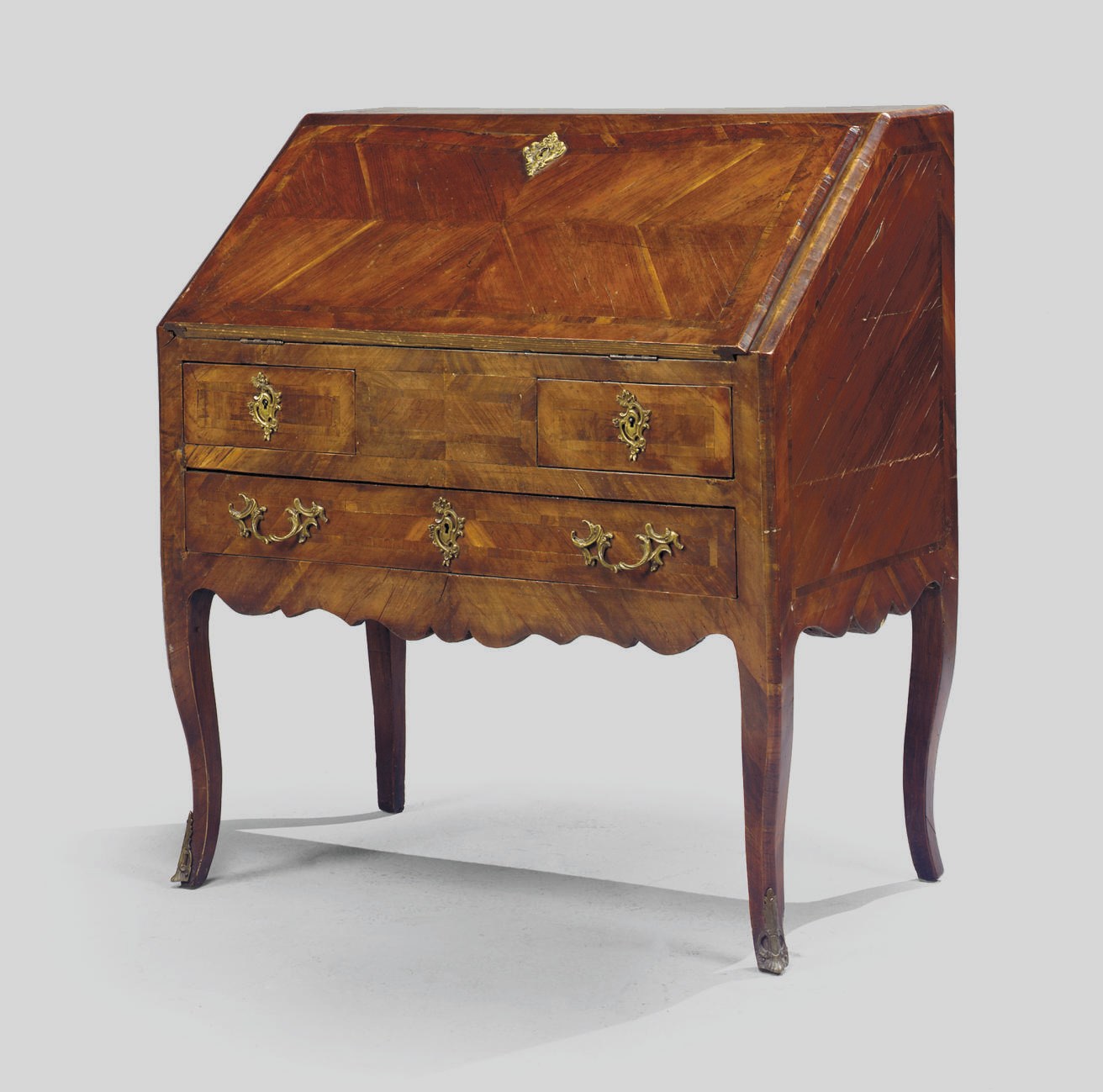 BUREAU EN PENTE D'EPOQUE LOUIS XV