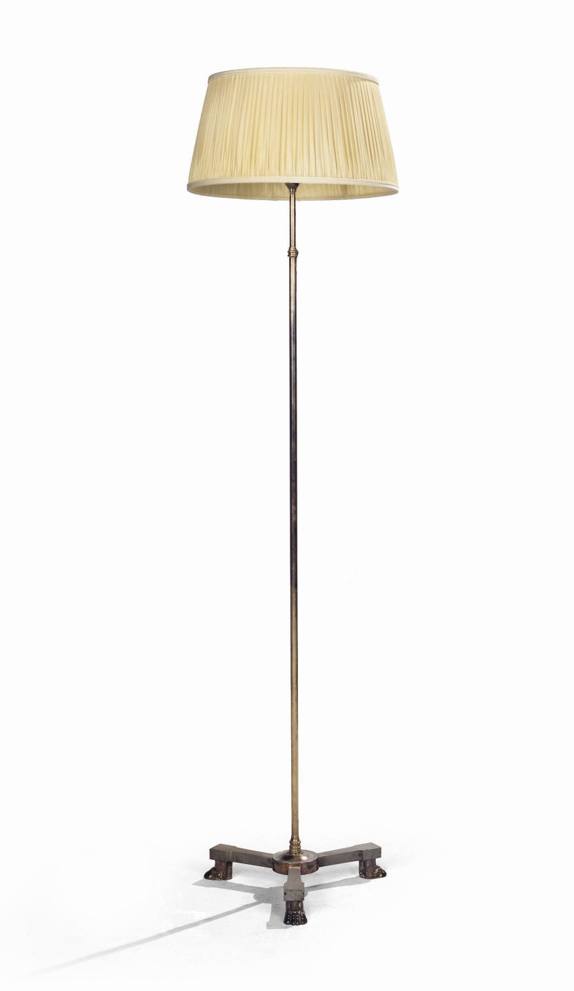 LAMPADAIRE DE STYLE NEOCLASSIQUE