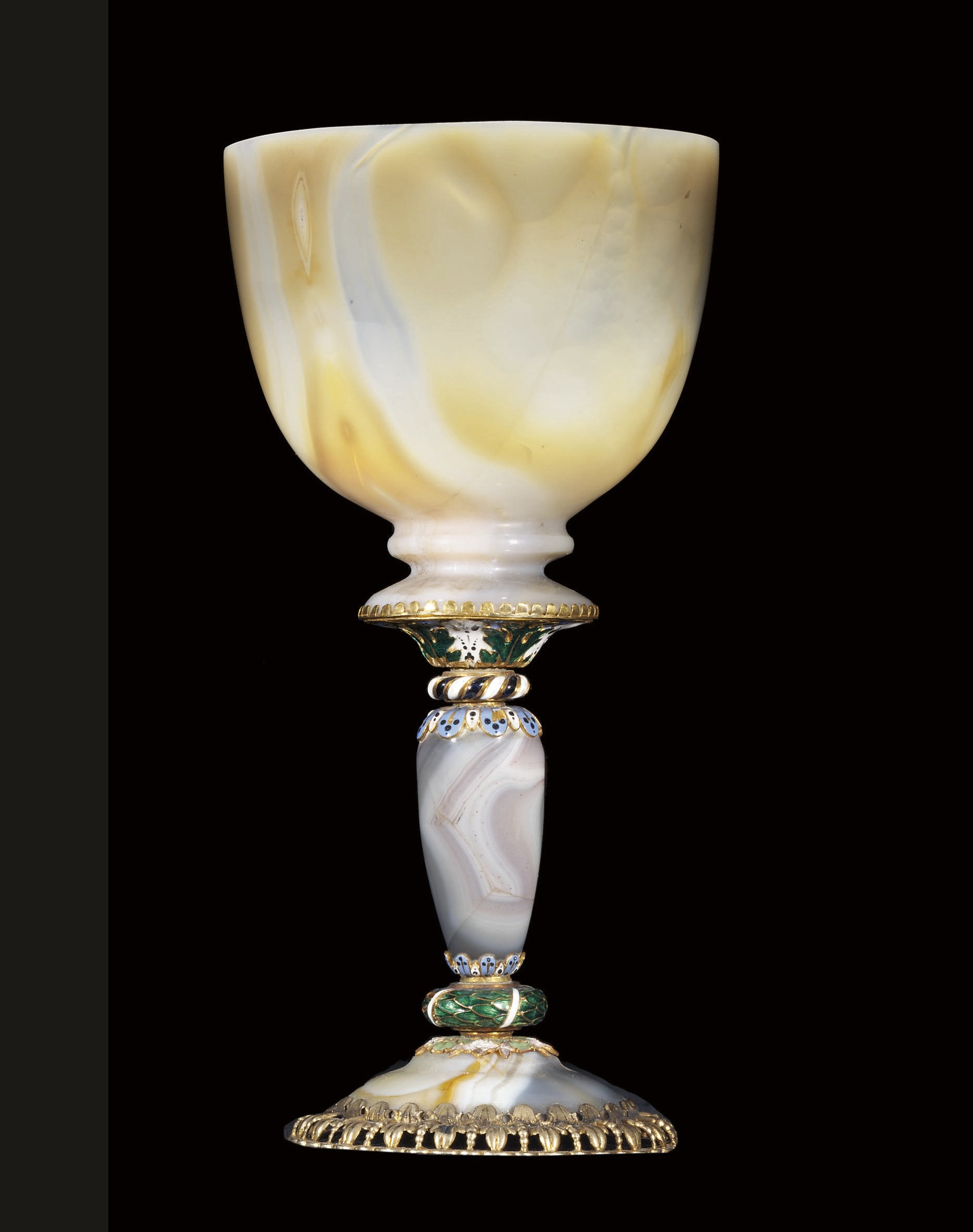 A SILVER-GILT, GOLD AND ENAMEL-MOUNTED AGATE CUP