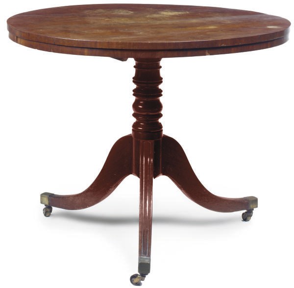 A REGENCY MAHOGANY CIRCULAR BREAKFAST TABLE