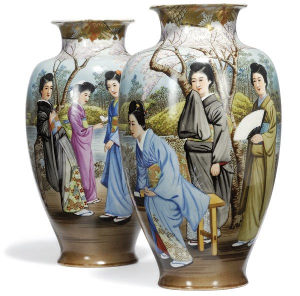 A PAIR OF JAPANESE VASES