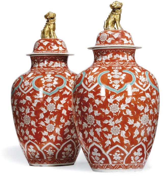 A PAIR OF CHINESE-STYLE JARS AND COVERS