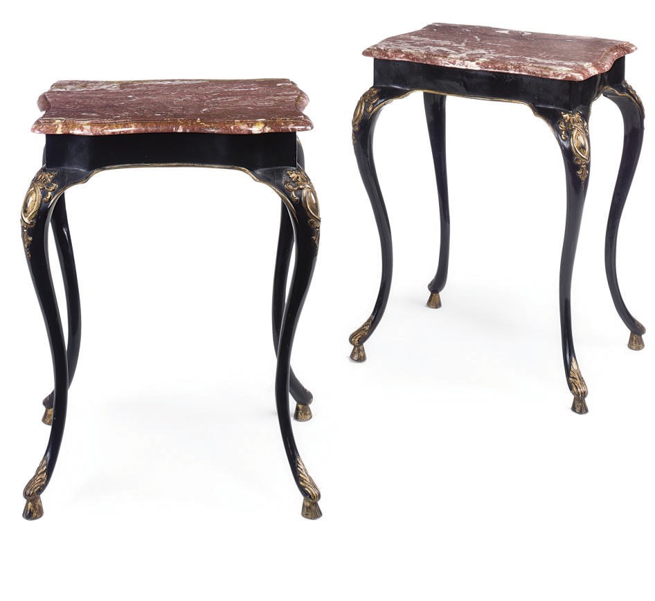A PAIR OF PARCEL-GILT AND EBONISED OCCASIONAL TABLES