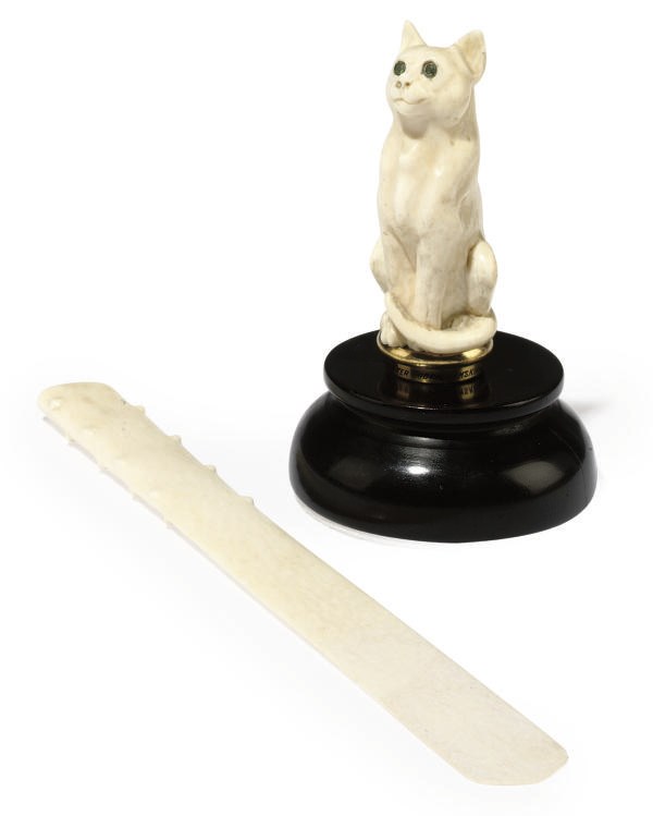 AN IVORY CARVING OF A CAT