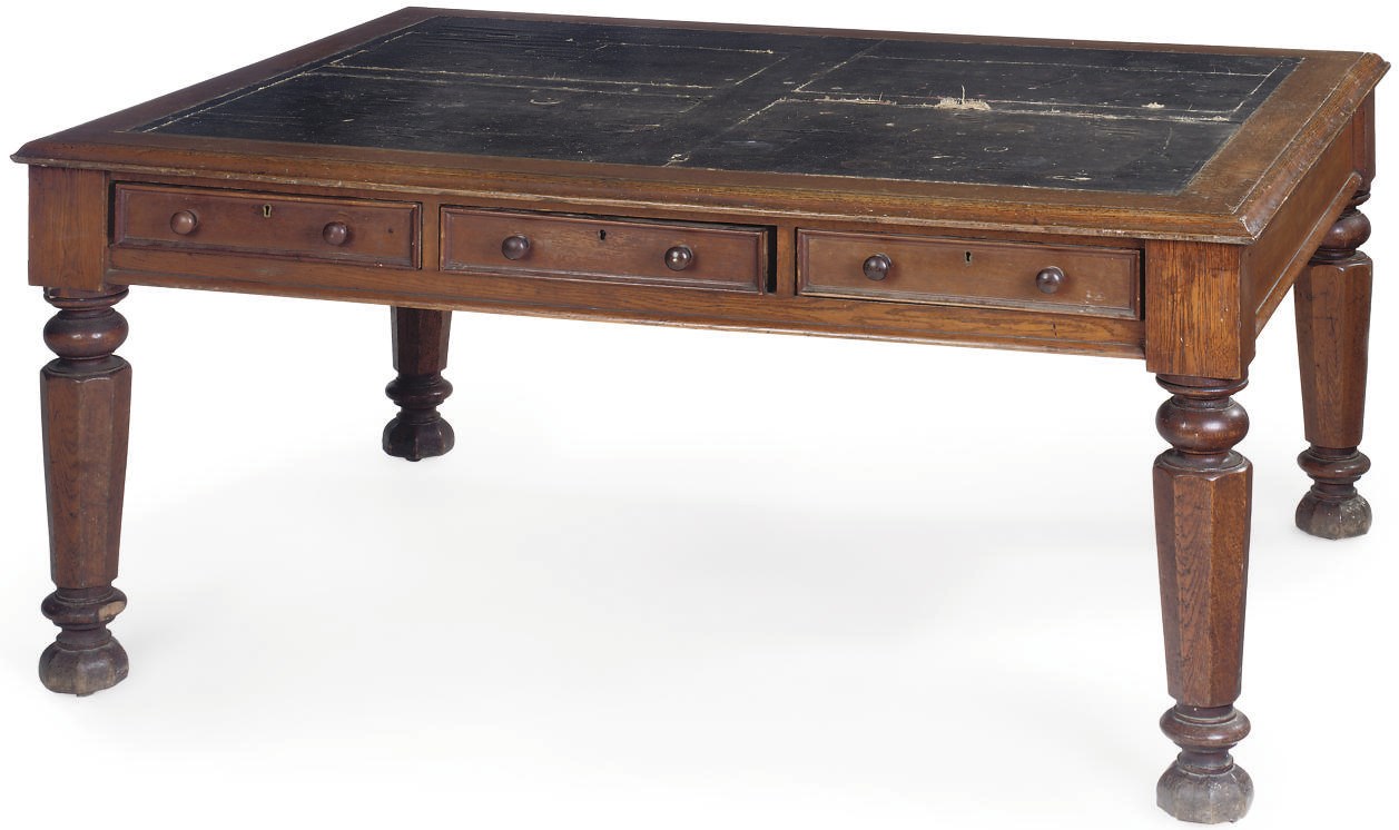 A VICTORIAN OAK LIBRARY TABLE