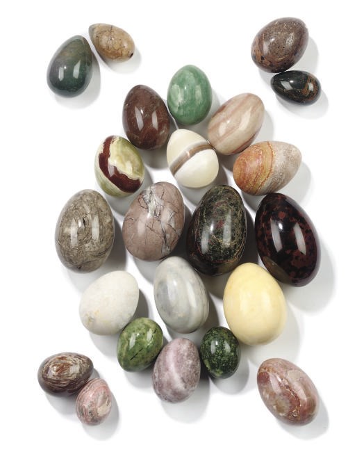 A COLLECTION OF FIFTY SPECIMEN MINERAL EGGS
