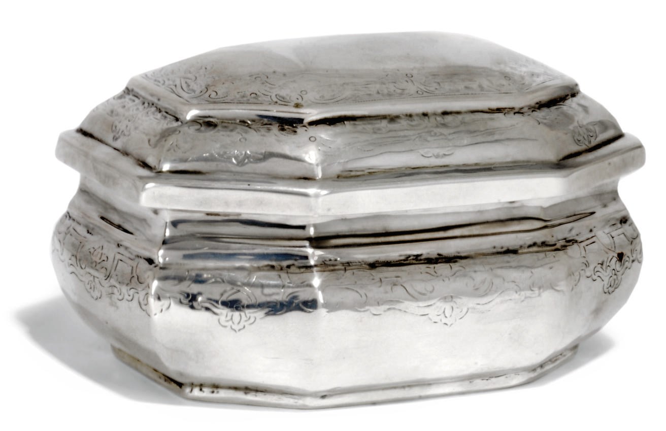 A SMALL GERMAN SILVER SUGAR BOX AND COVER