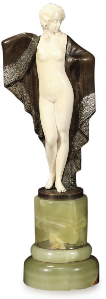 THE SHAWL, A LORENZL COLD-PAINTED BRONZE AND IVORY FIGURE