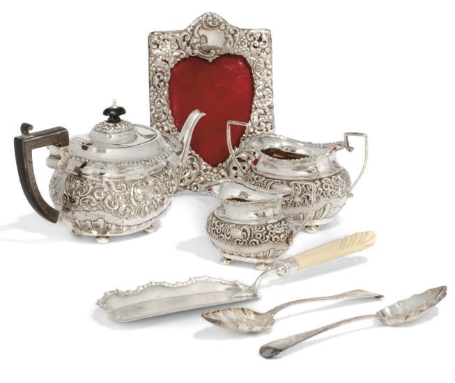 AN EDWARDIAN SILVER THREE-PIECE BACHELOR'S TEA SET